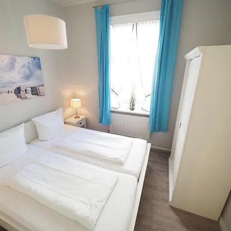 Im-zentrum-von-westerland-neptun-app-1-mit-offenem-wohn-und-kochbereich Apartment Westerland